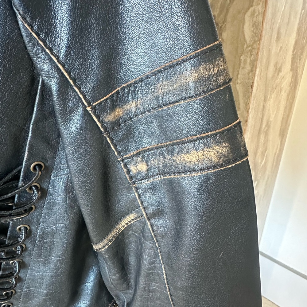 Edgy Amazing DESIGN and DETAILS Wilson Black Leather Jacket - Picture 7 of 15